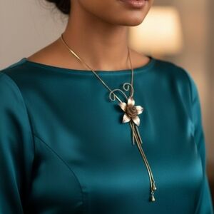 ​Vintage 70s Gold Tone Mesh Rose Slide Lariat Necklace Floral Bolo